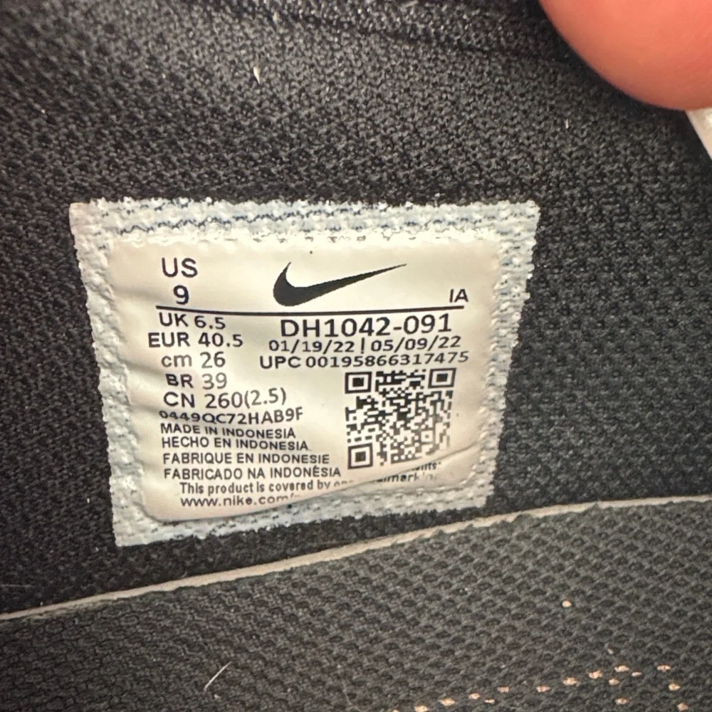 Nike Black and Bronze Athletic Shoes